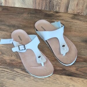 Sonoma White Thong Buckle NWT Sandals 11M          AB104